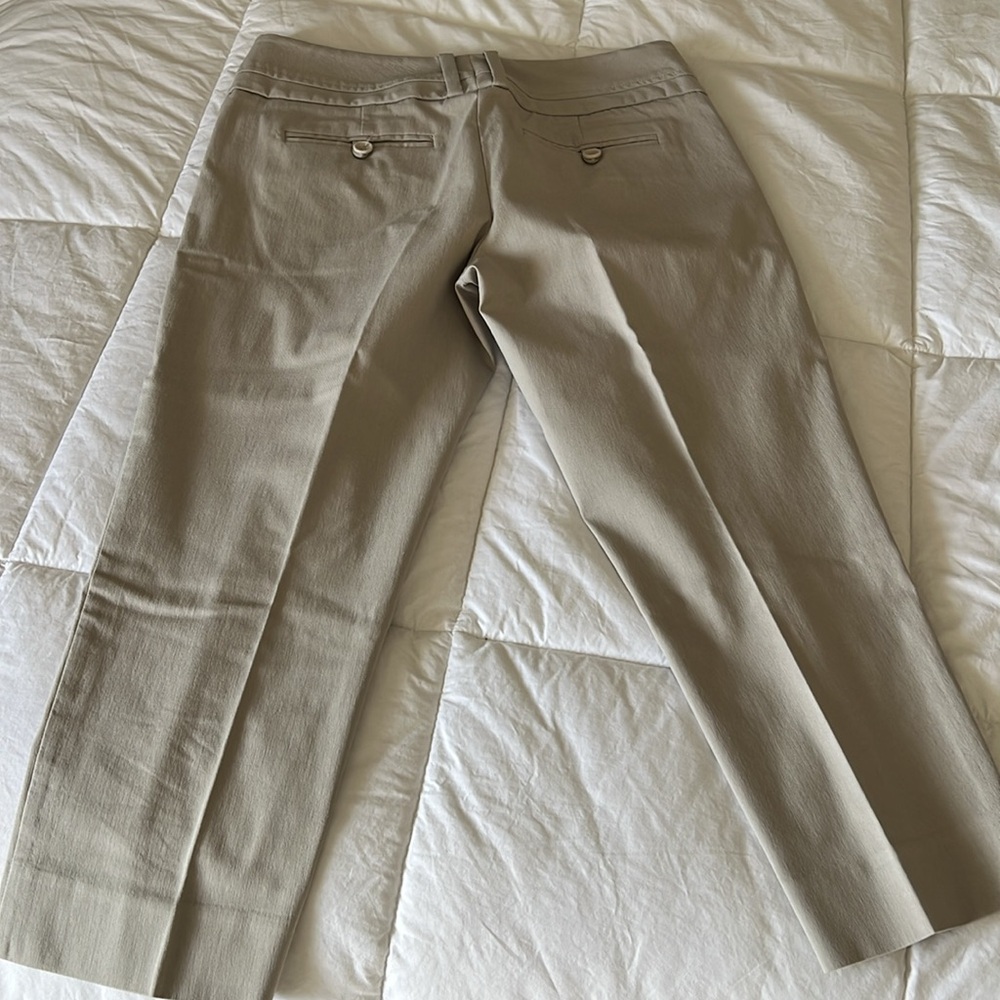 The Limited Exact Stretch Tan Capris size 4 - Picture 3 of 4